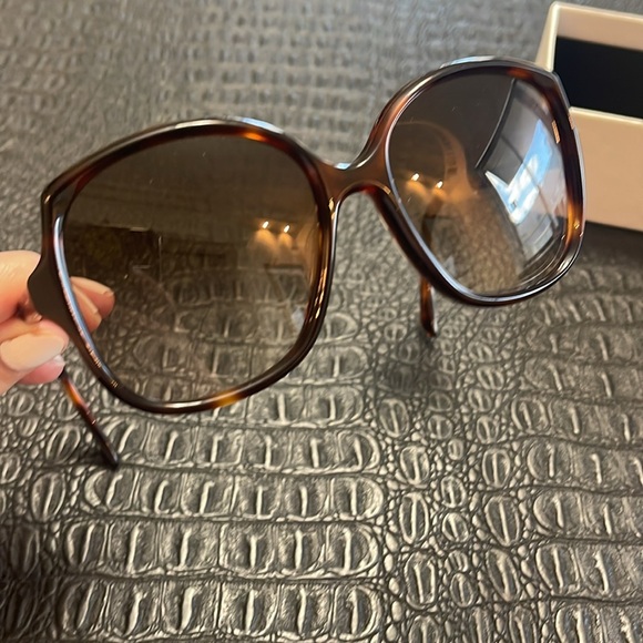 Celine CL40172U #0330 Color 52F 
Gradient Acetate Butterfly Sunglasses
Square - Picture 3 of 9